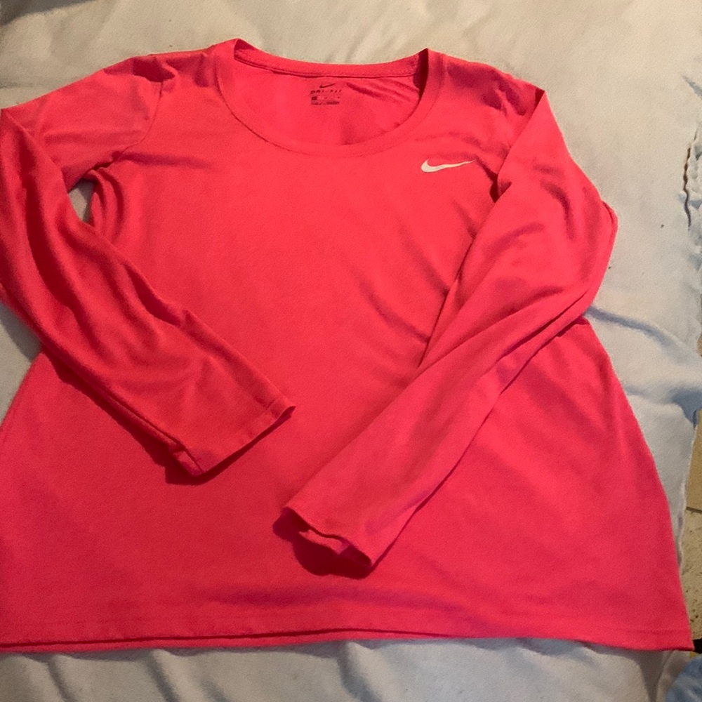 hot pink dry fit long sleeve nike shirt